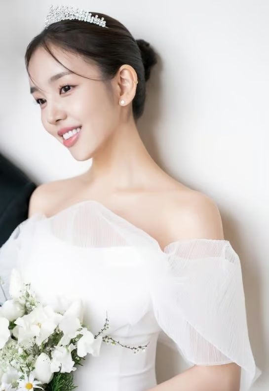 백아연 간호사 사원증 근황 병원 가수 취업