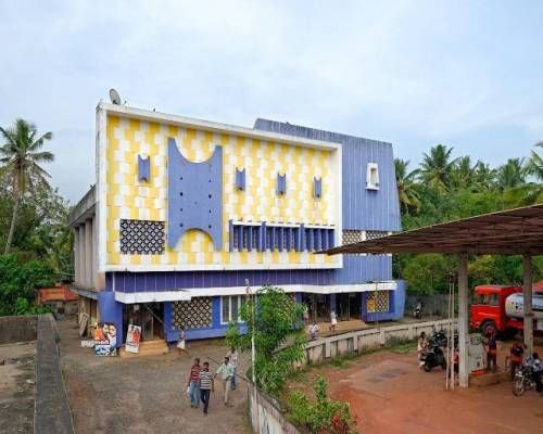 인도 남부의 흔한 영화관들.jpg