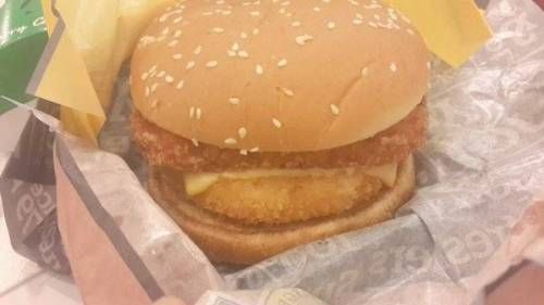 롯데리아 모짜렐라 인 더 버거 실사.jpg