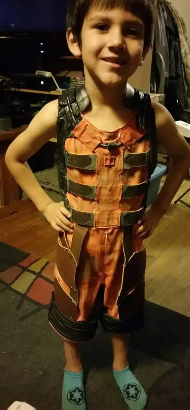 아빠가 만들어 준 가오갤 로켓 코스프레.jpg