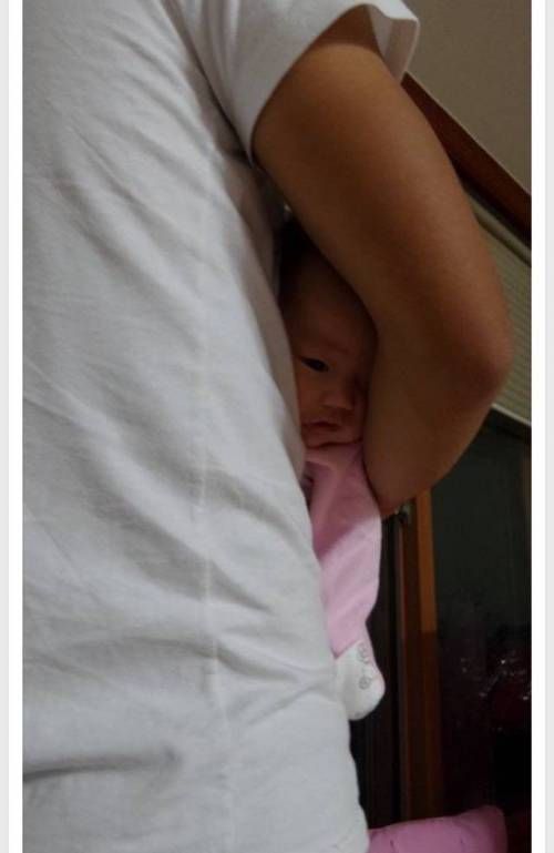 초보 아빠가 딸을 안는 방법