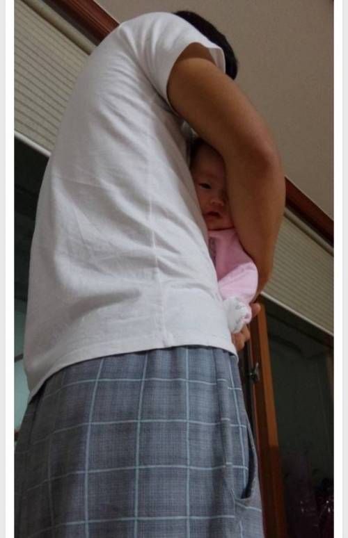 초보 아빠가 딸을 안는 방법