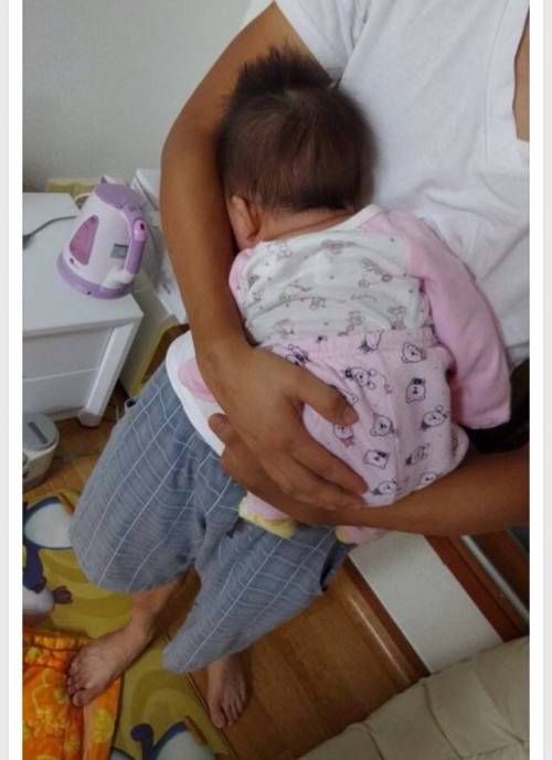 초보 아빠가 딸을 안는 방법