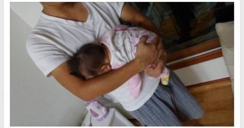 초보 아빠가 딸을 안는 방법