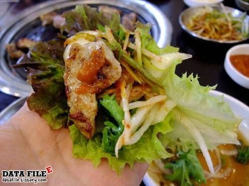 고민되는 고기 메뉴.GIF