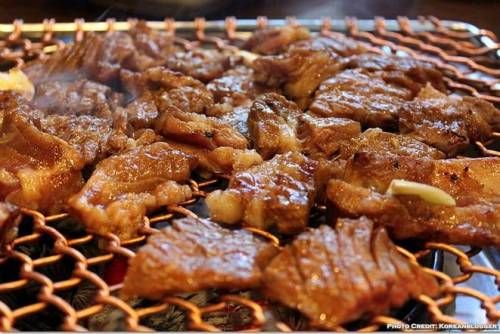 고민되는 고기 메뉴.GIF