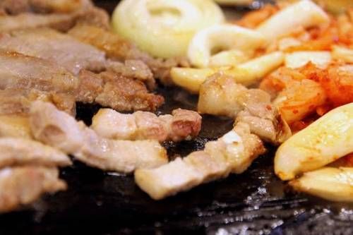 고민되는 고기 메뉴.GIF