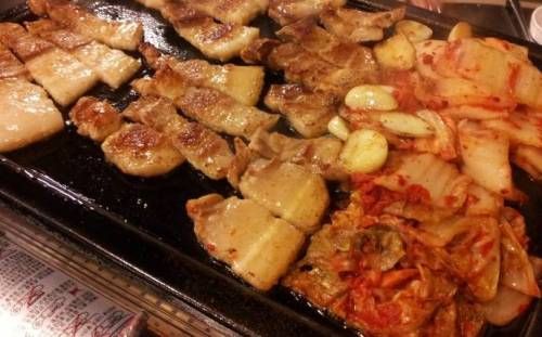 고민되는 고기 메뉴.GIF