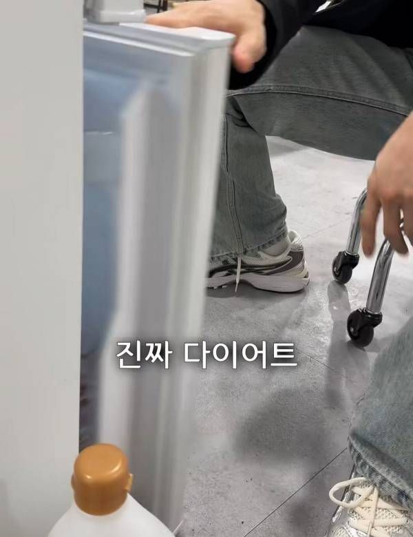 남자 아이돌이 빡세게 관리할때 먹는 하루 세끼 음식량.jpg