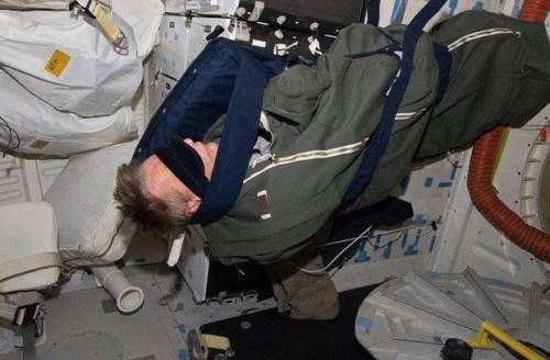 우주인의 고충.jpg