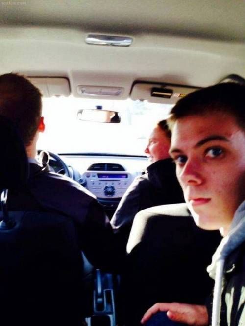 3년간 친구 커플 따라다니며 셀카찍은 남