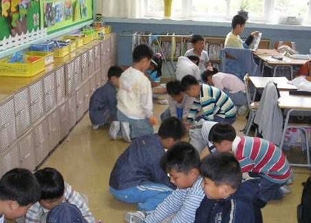 추억의 쉬는시간 교실 뒤.jpg