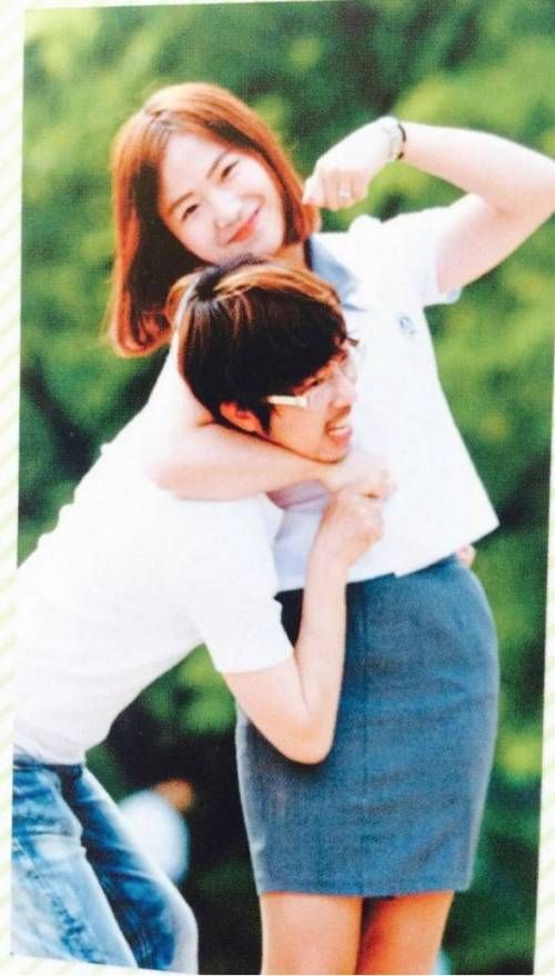 학생이 안 웃겨서 선생이 웃기는 졸업사진