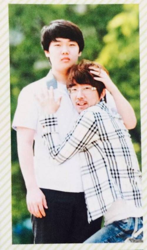 학생이 안 웃겨서 선생이 웃기는 졸업사진