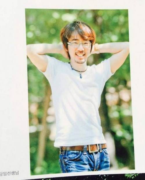 학생이 안 웃겨서 선생이 웃기는 졸업사진