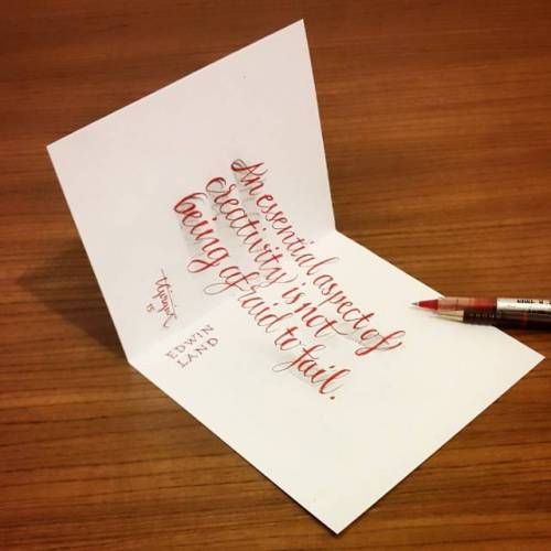 종이를 뚫고 나오는 3차원 캘리그라피.jpg