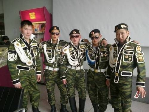 불곰형님들의 군복 튜닝.jpg