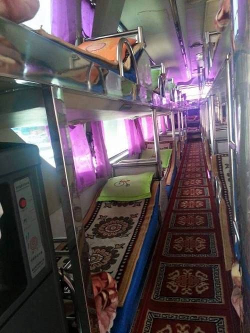 몽골 장거리 버스의 내부모습.jpg