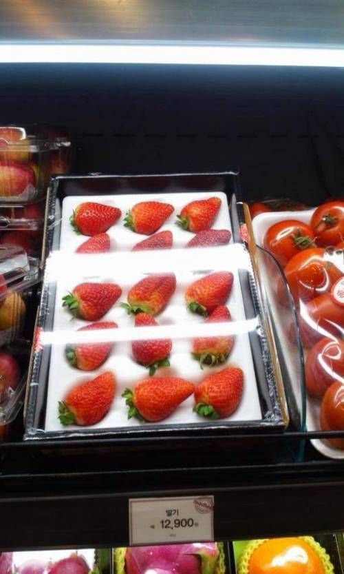 창렬한 딸기.jpg