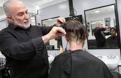 공짜로 머리를 깎아 드립니다!