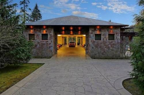 어느 부자의 차고.jpg