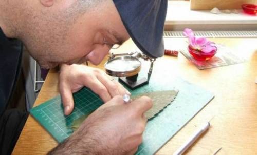 손칼과 바늘만으로 제작한 낙엽 예술