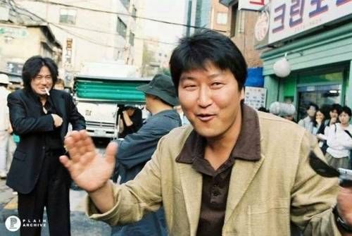 영화 찍는 데 훼방놓는 아저씨.jpg