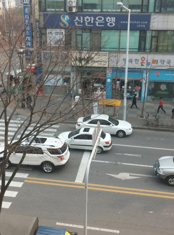 그렇게 다시 만난 그녀와는 모른척 지나쳤다