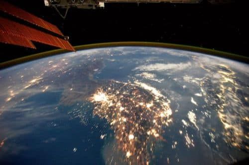 우주정거장에서 내려다 본 한반도