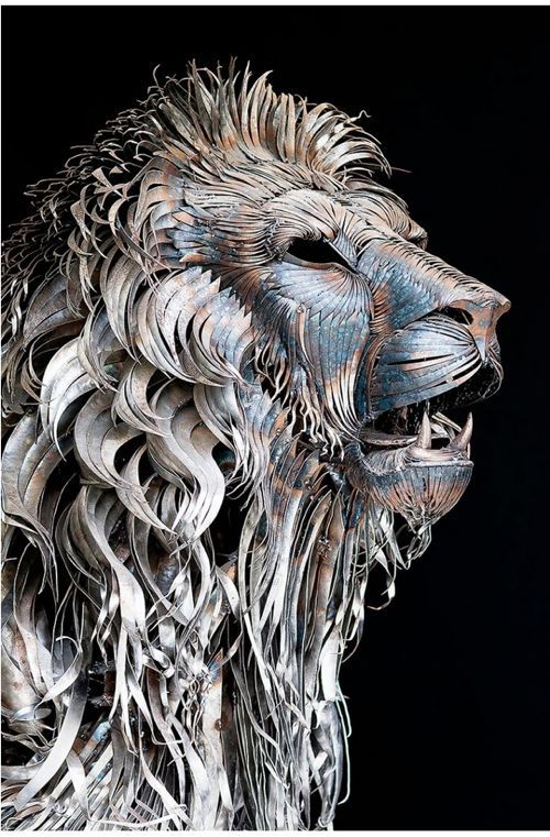 동물 모양의 메탈 조형물