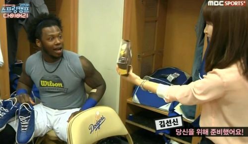 맷 캠프 농락.jpg