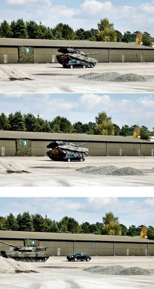 탱크의 앞길을 막는 차량