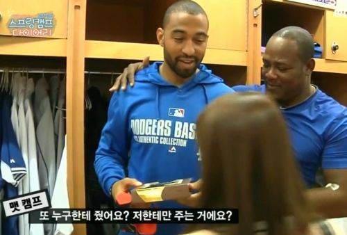 맷 캠프 농락.jpg