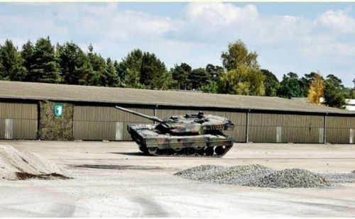 탱크의 앞길을 막는 차량