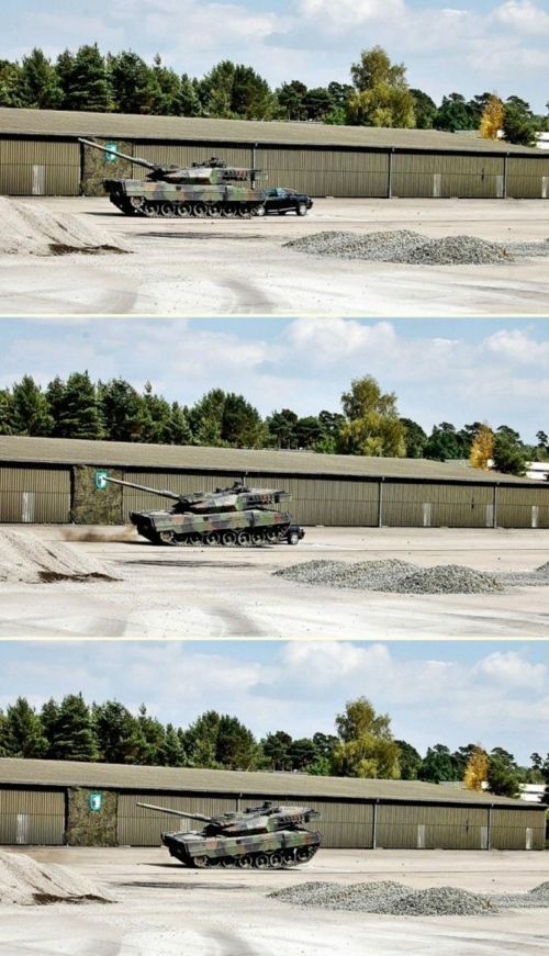 탱크의 앞길을 막는 차량