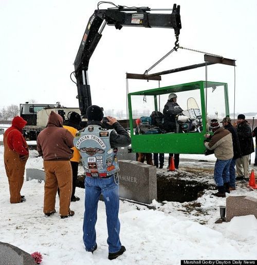 천국으로 오토바이 타고간 남자.jpg