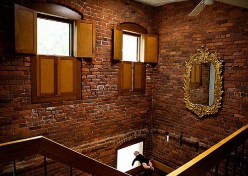 공중에 떠다니는 아기