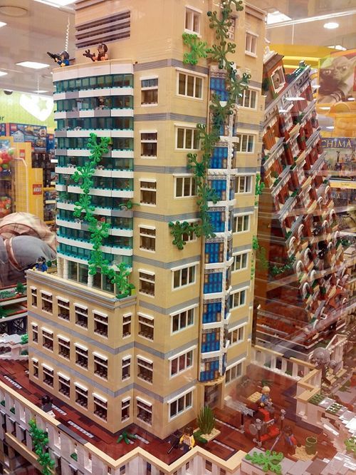 대형마트의 레고부스.jpg