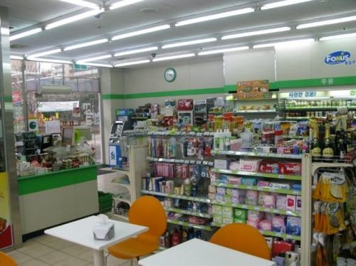 손님이없던 편의점에 손님이들어올때