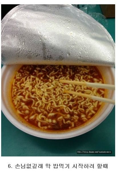 손님이없던 편의점에 손님이들어올때