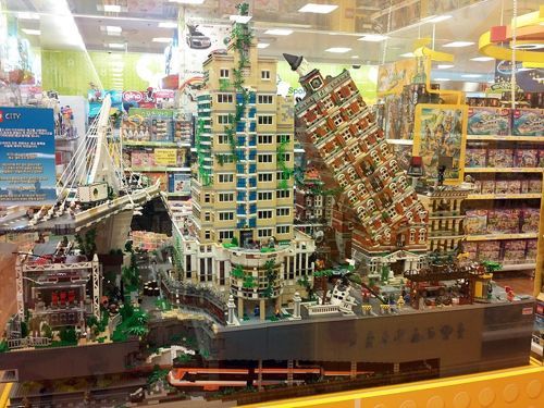 대형마트의 레고부스.jpg