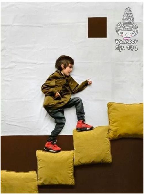 손가락만 움직일수 있는 소년의 사진