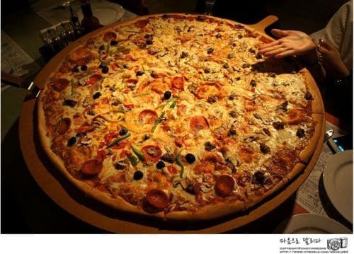 28인치 피자의 위엄.jpg