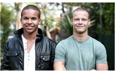 다른 인종으로 태어난 실제 이란성 쌍둥이들