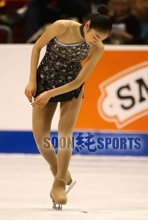 김연아가 머리핀을 줍는 방법