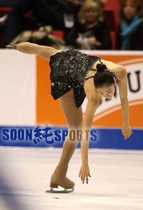 김연아가 머리핀을 줍는 방법