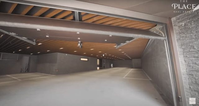 기생충 실사판 집인 성북동 최고급 단독주택.jpg