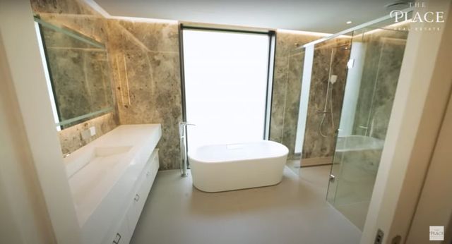 기생충 실사판 집인 성북동 최고급 단독주택.jpg