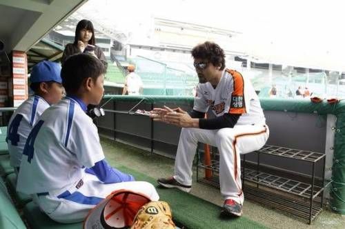 사인받으러 올때는 마음대로였겠지만