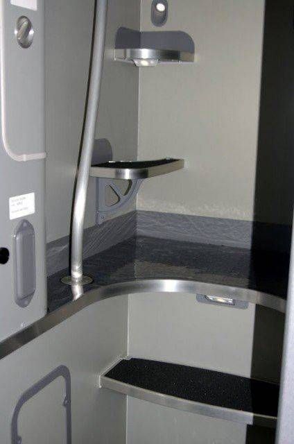 많은 사람들이 잘 모르는 비행기의 숨겨진 공간